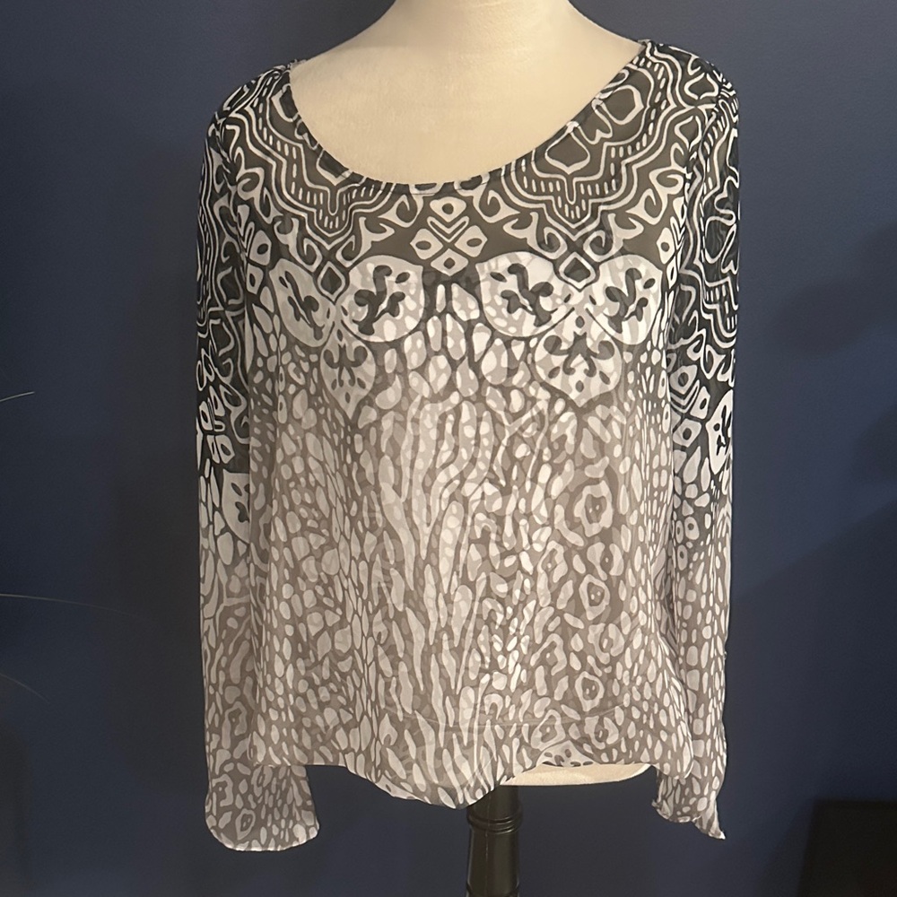 Elegant Black White Gray Patterned Sheer Women's Blouse with Tank